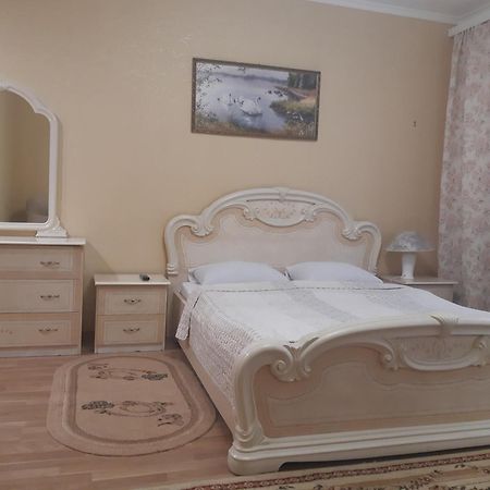 Celebrity Villa Kamianets-Podilskyi Luaran gambar