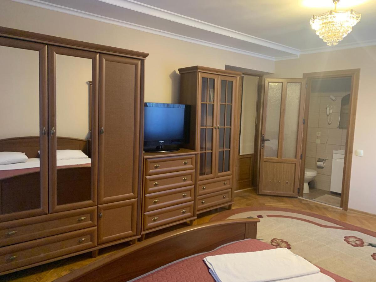 Celebrity Villa Kamianets-Podilskyi Luaran gambar